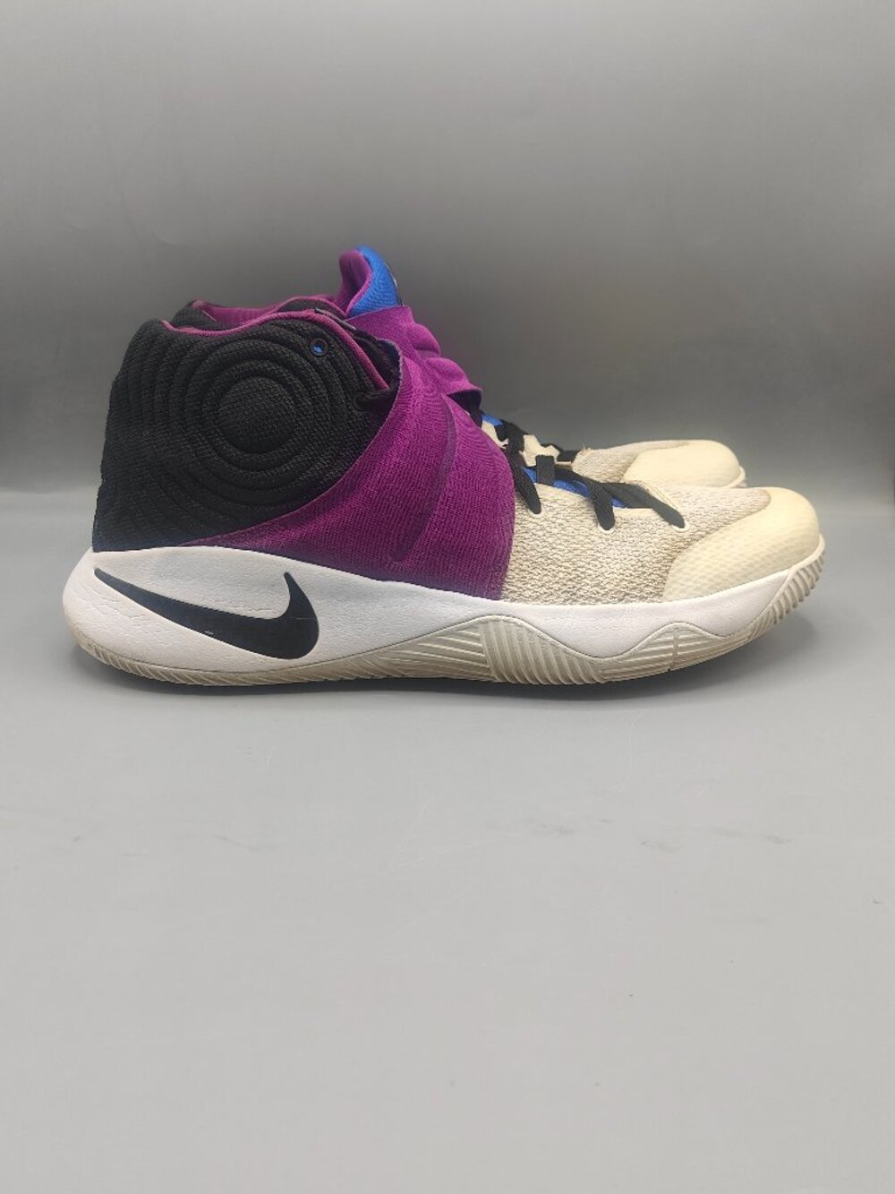 Nike Kyrie 2 Kyrache Men's Size 13 Basketball Sneakers 819583-104 Pre-Owned